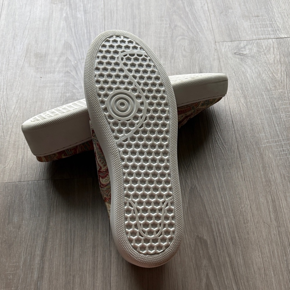 Free People Wynwood AT-827 Slide Sneakers With a Paisley Pattern - Picture 4 of 5